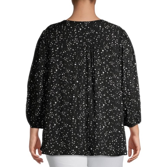 Terra & Sky Women's Plus Size Pintuck Woven Printed Quarter Sleeve V-Neck Blouse - Picture 4 of 11